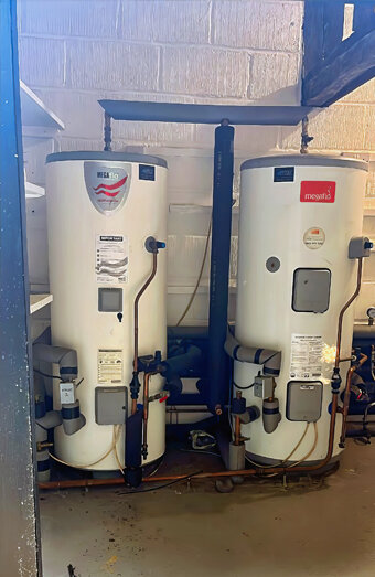 https://wembleyhotwater.com.au/uploads/2025/06/electric-hot-water-system-10198.jpg