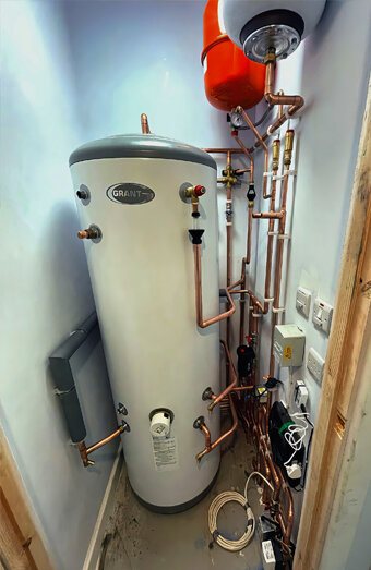 https://wembleyhotwater.com.au/uploads/2025/06/gas-hot-water-system-11703.jpg